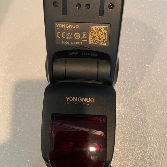 YONGUNO SPEEDLIGHT AND WIRELESS FLASH CONTROLLER- FOR NIKON CAMERAS - Picture 4 of 16